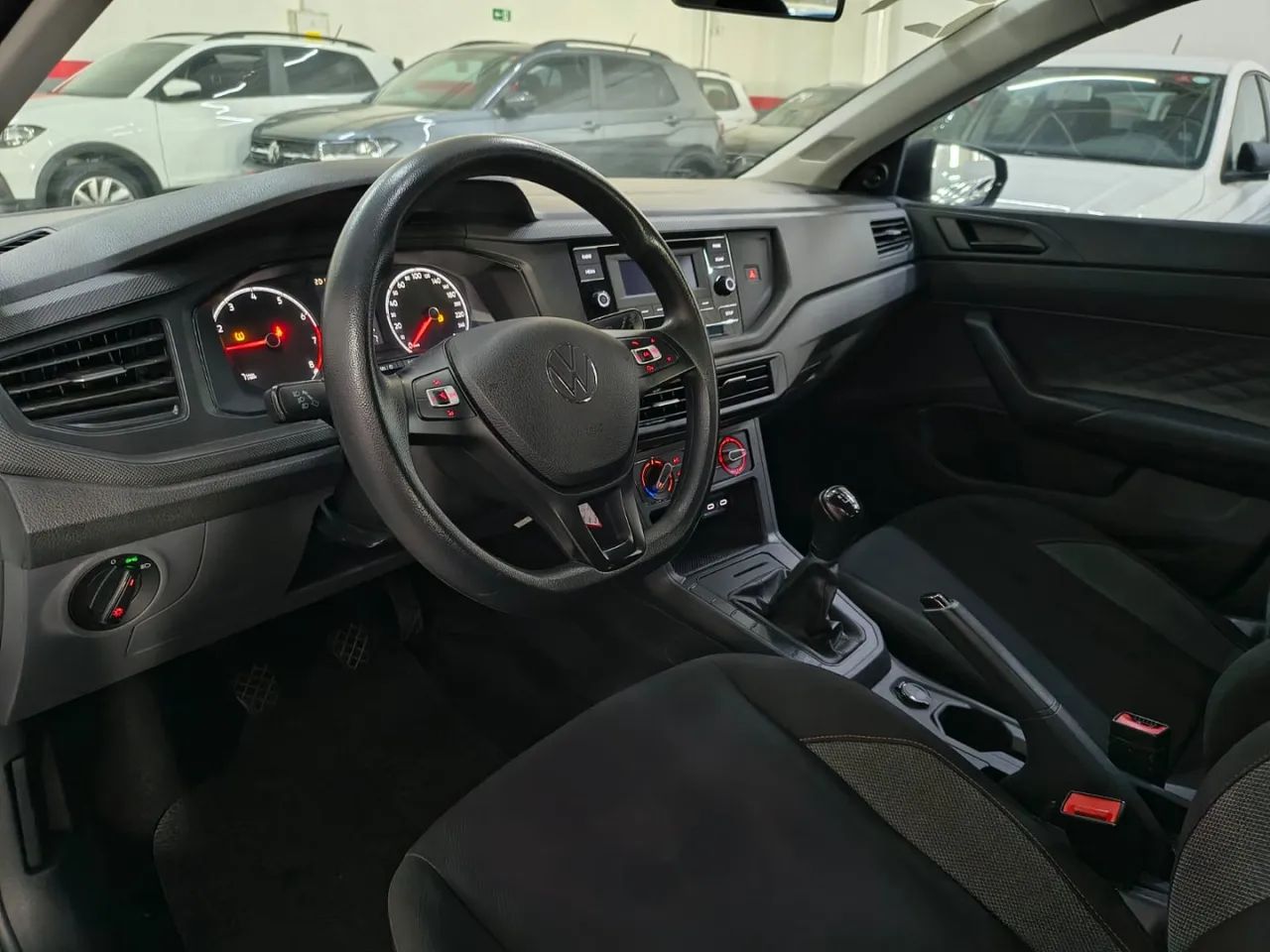 Volkswagen Polo Track 1.0 Flex 12V 5p, foto 7 de 10