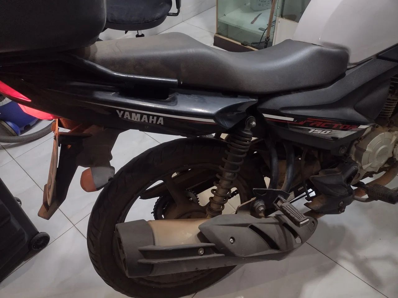 Vendo moto restrição e multas - Foto 3