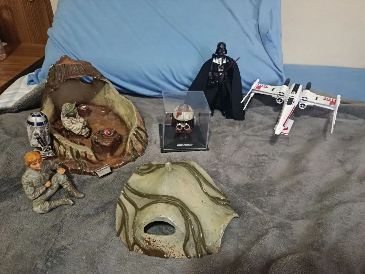 bonecos de star Wars e cenário,nave, capacete  - Foto 3