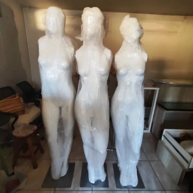 Vendo 3 Manequins Corpo Inteiro Modelo Cabeça de Ovo com Bases de Inox - Foto 2