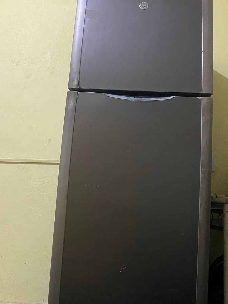 Vendo geladeira com defeito 