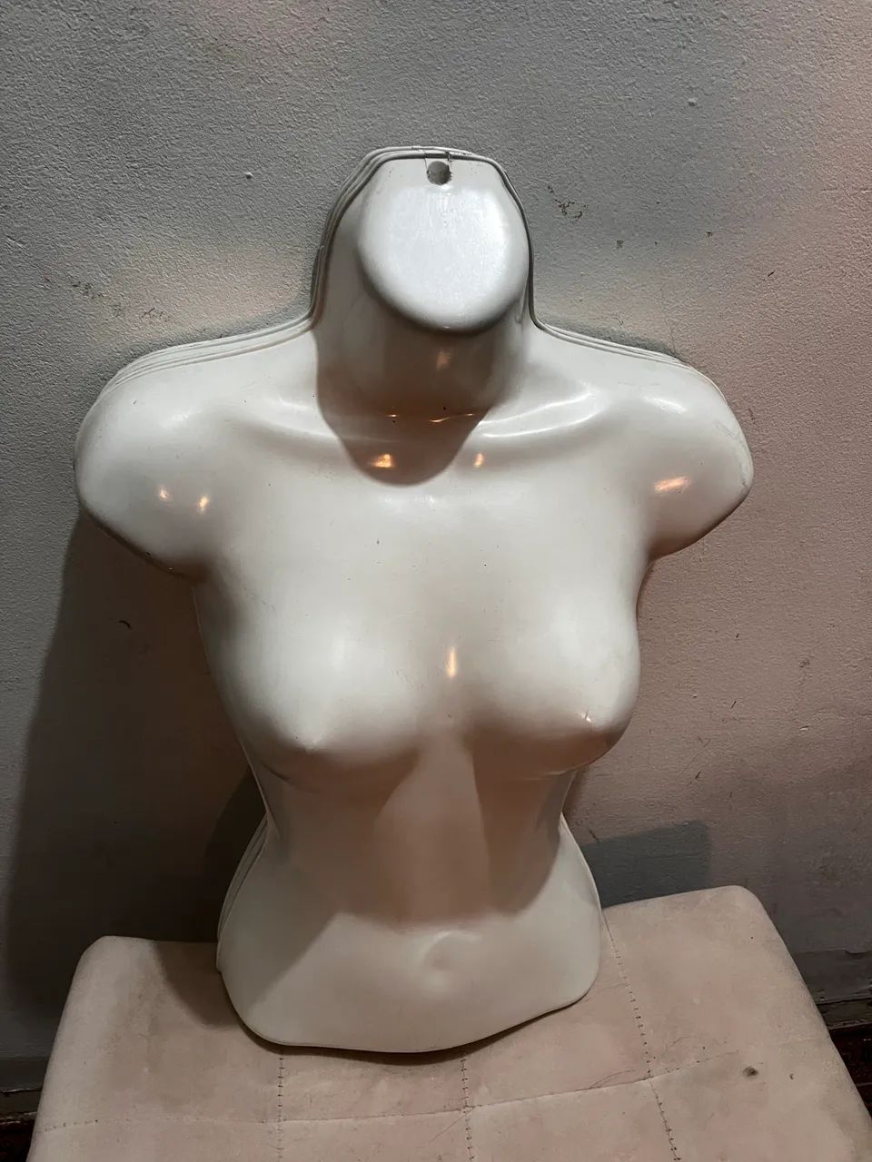 Conjunto com 4 bustos manequins femininos para loja