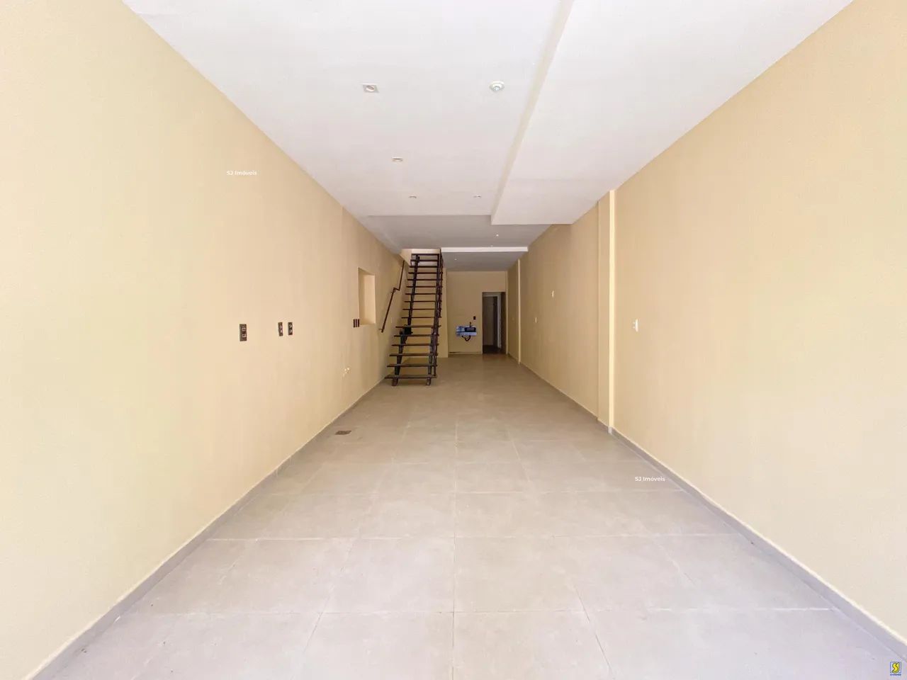 Loja funcional com mezanino e terraço na Rua Frederico Borges - Foto 4