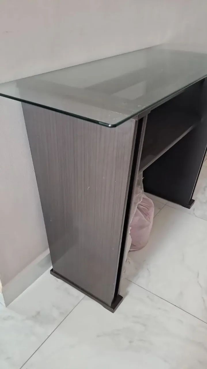 Mesa aparador de madeira com tampo de vidro  - Foto 2