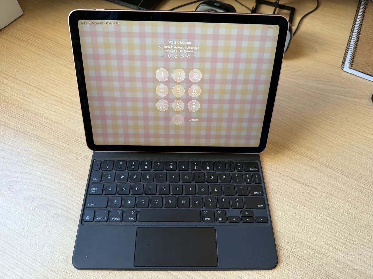 iPad Air (4ª Geração NYFP2BZ/A) 64GB Rose + Ipad Magic Keyboard - Foto 3