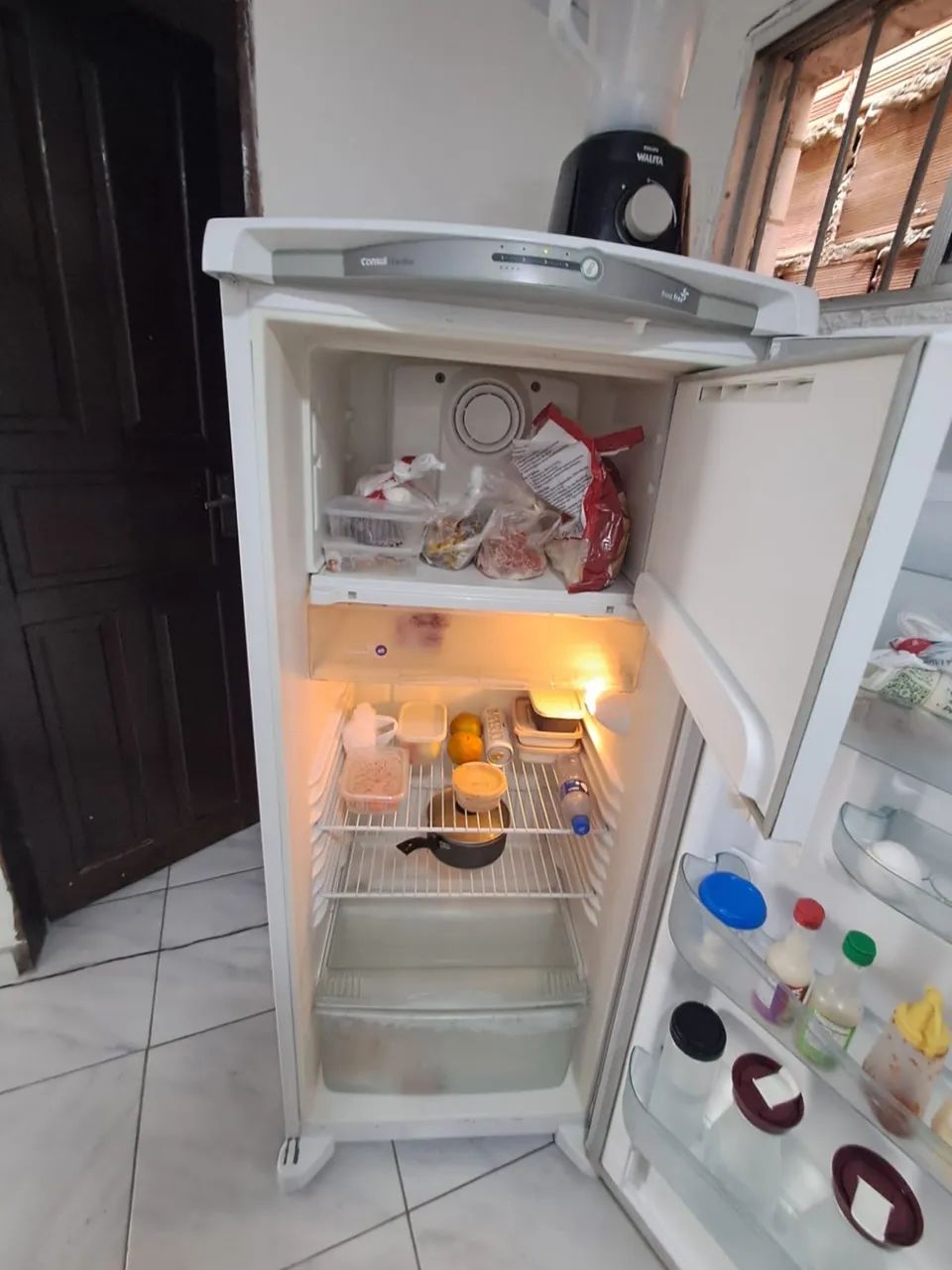 Vendo uma geladeira em estado de nova  - Foto 2