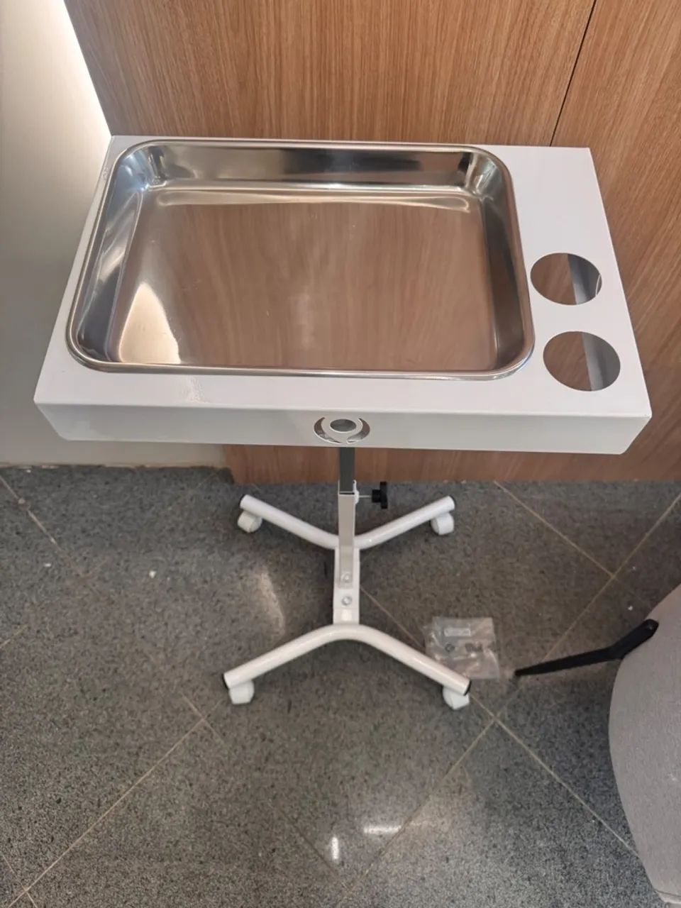 Mesa auxiliar com bandeja - Foto 2