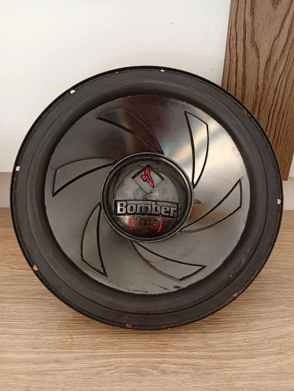 Subwoofer Bomber sub 200 e RMS .