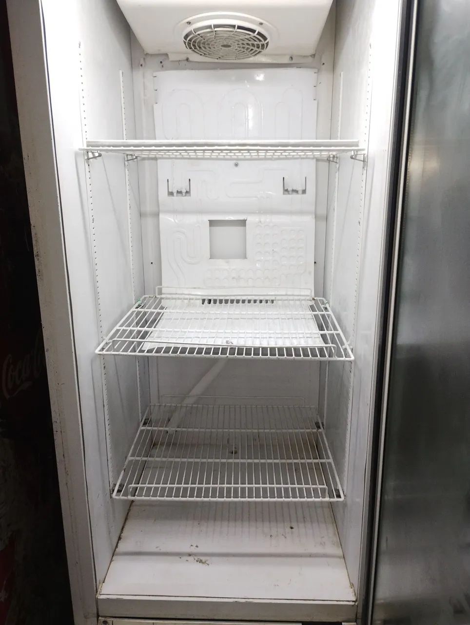 Vendo este expositor de bebidas funcionando perfeitamente 