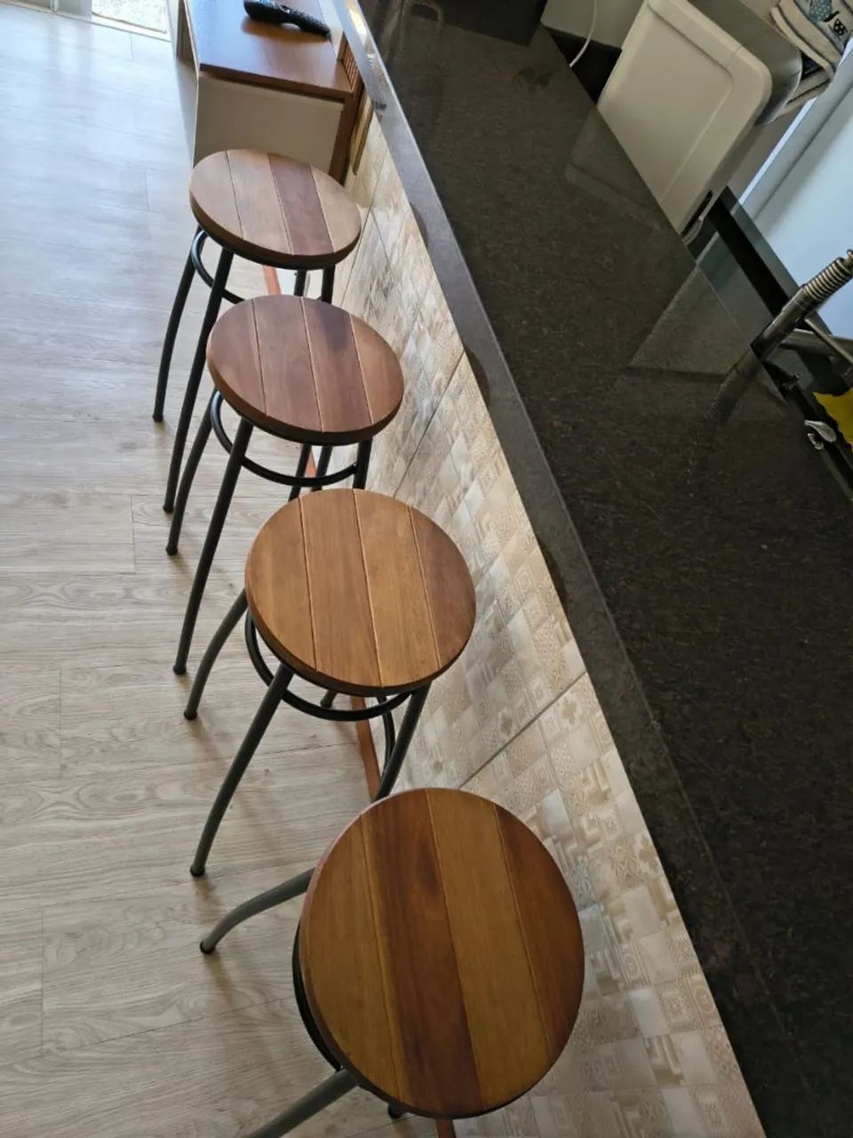 4 Banquetas 75cm  - Foto 3