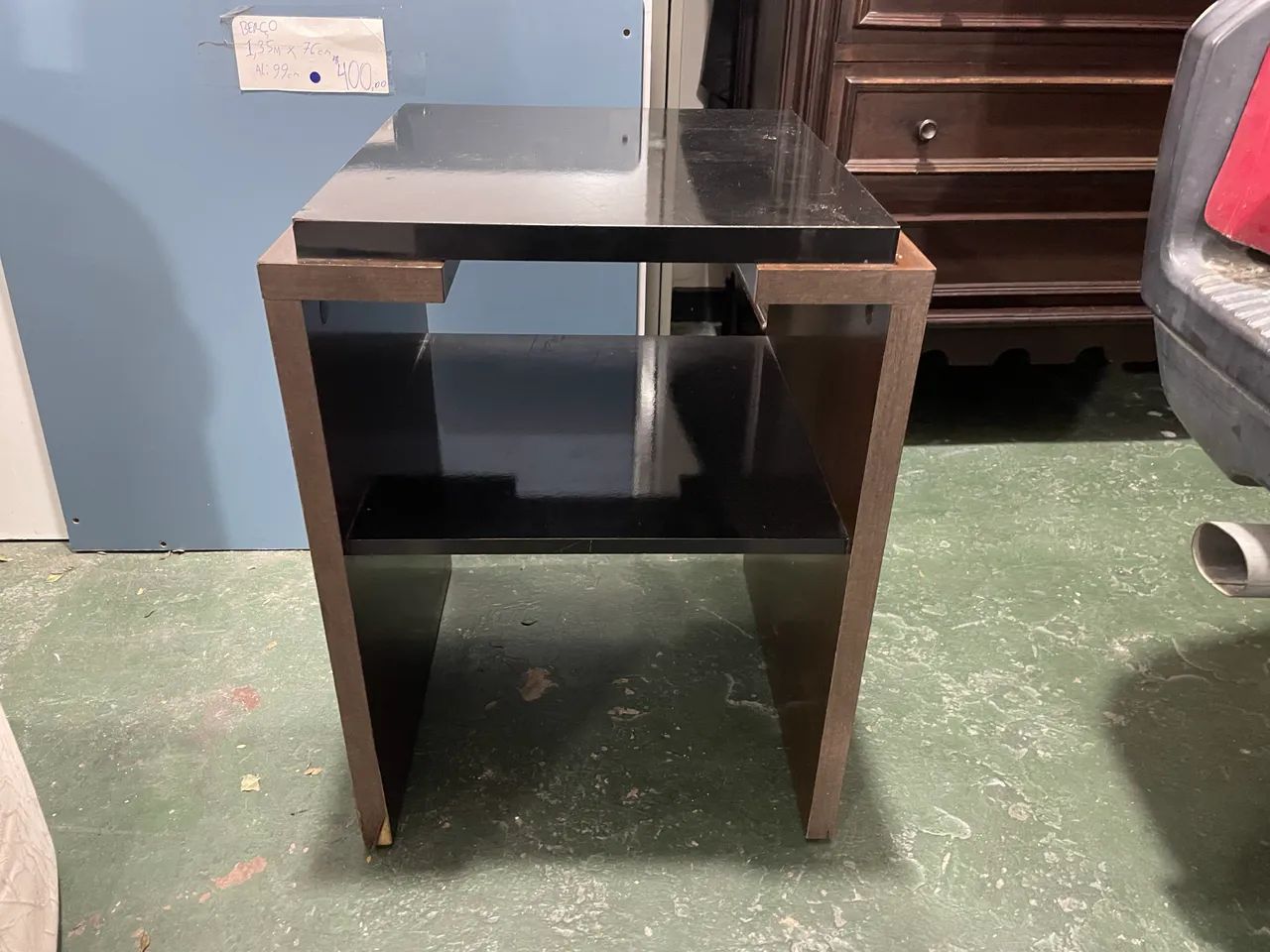 Mesa de Cabeceira com 1 Prateleira