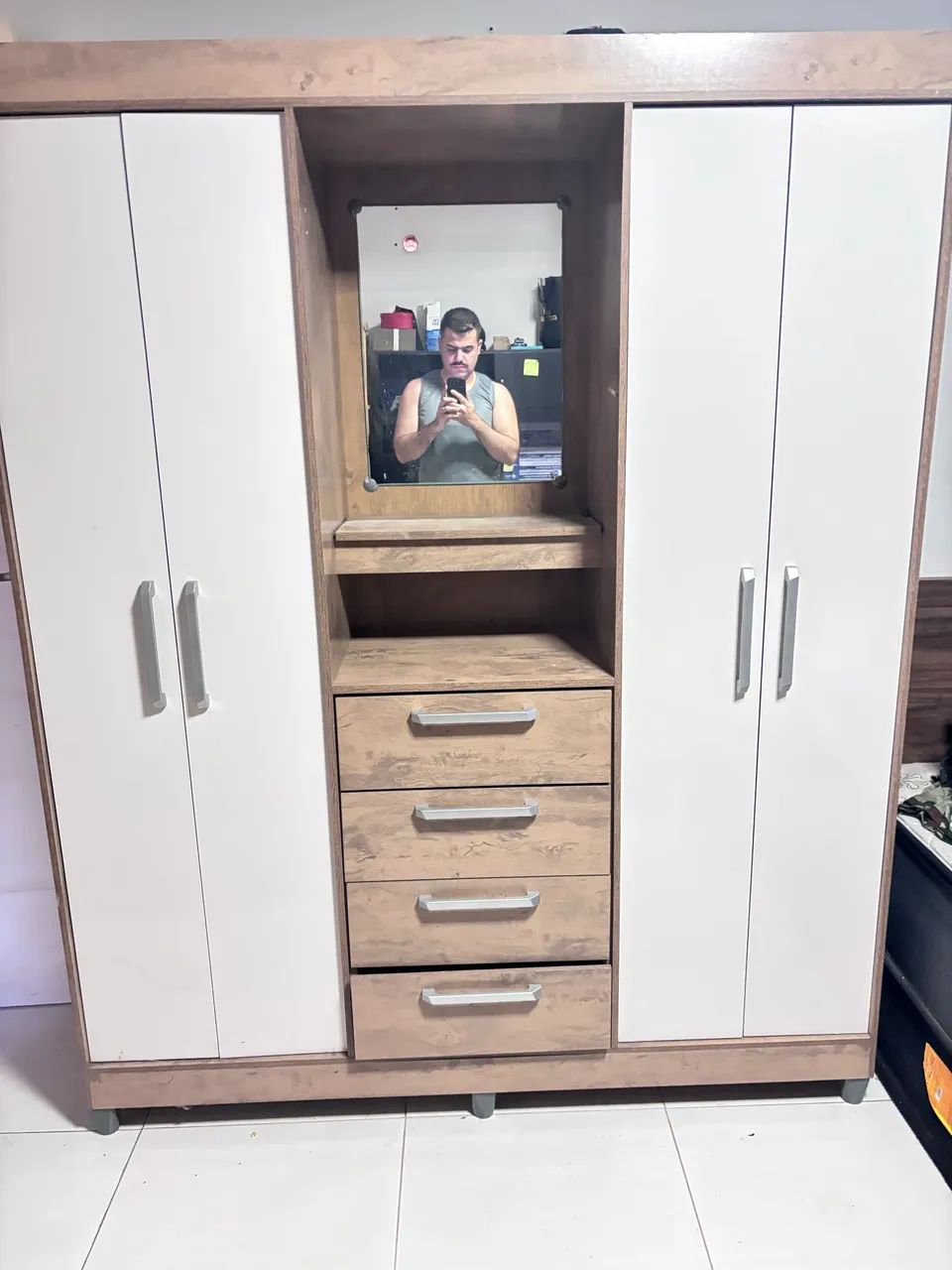 Guarda-roupa 4 portas com espelho e gavetas - Foto 2