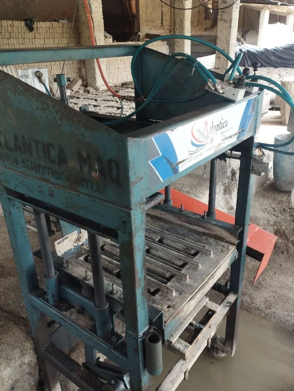 Máquina semi automática pneumática nova de blocos  - Foto 3