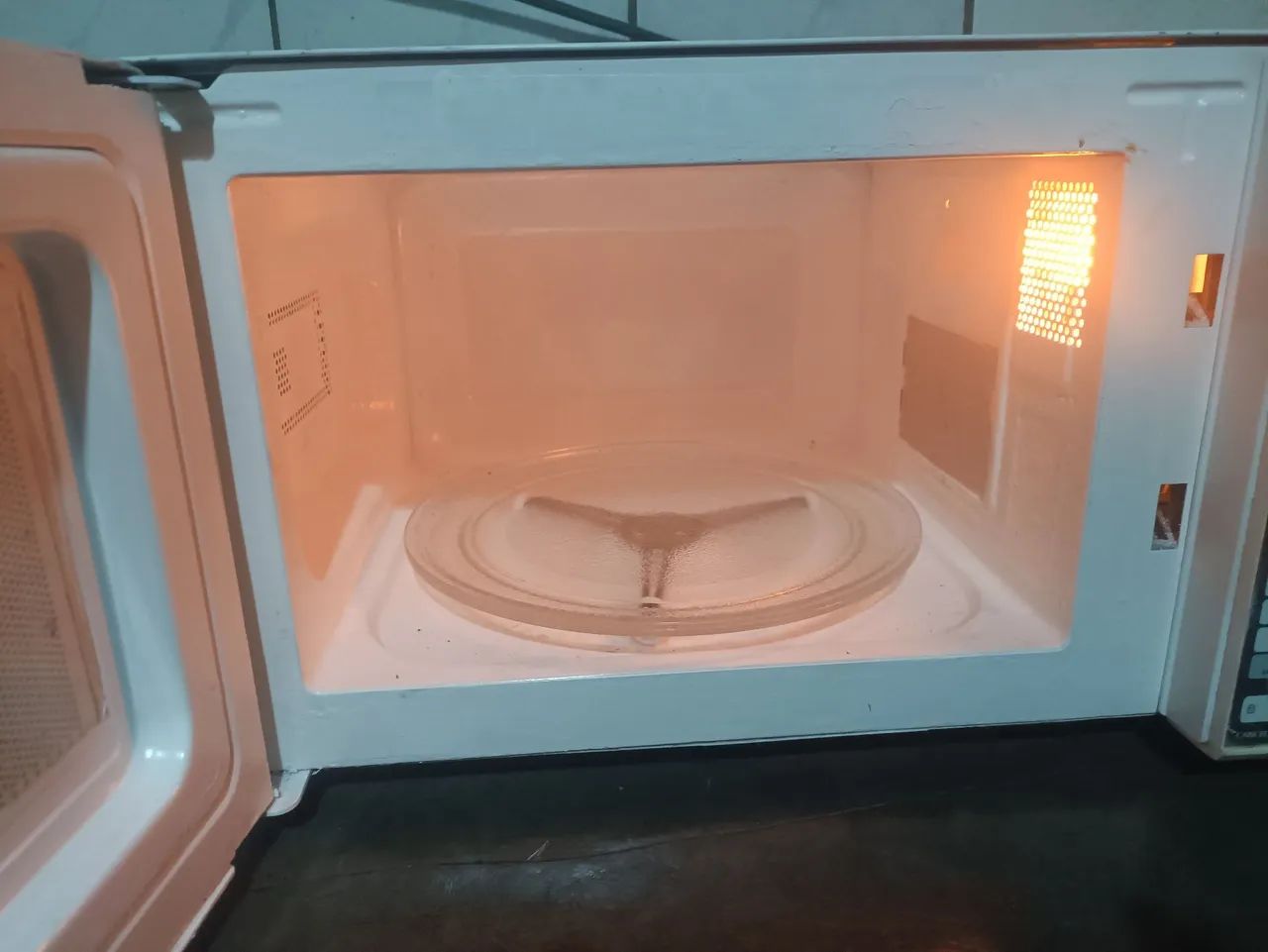 Microondas Midea 20 litros  - Foto 2