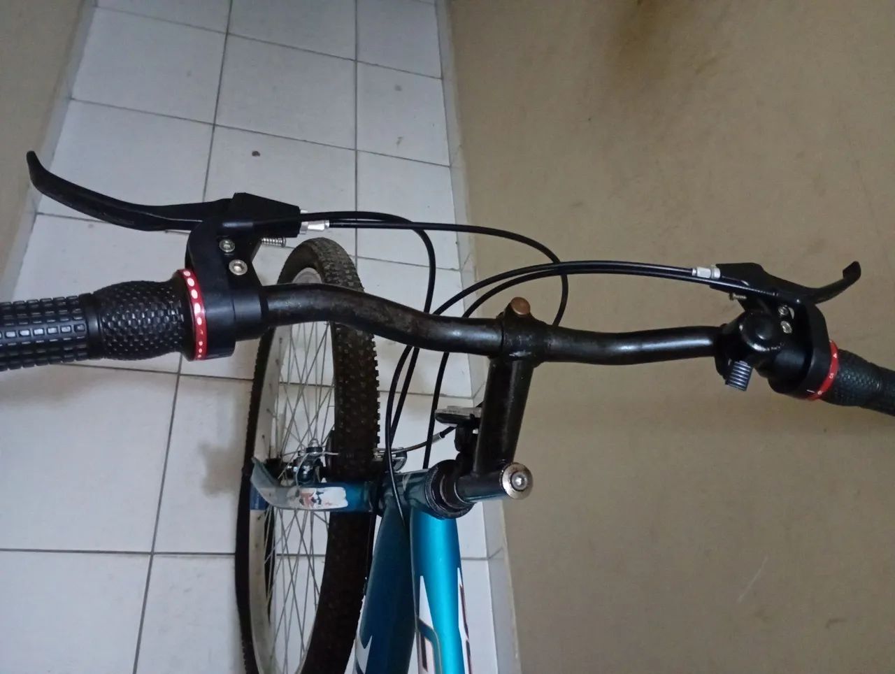 Bicicleta aro 26 menor valor - Foto 4