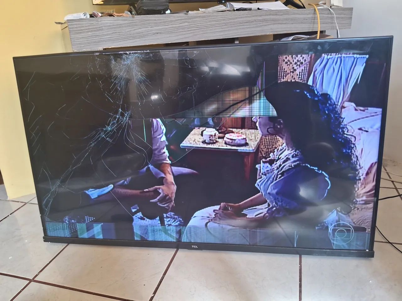Tv tcl 43 polegadas com tela trincada