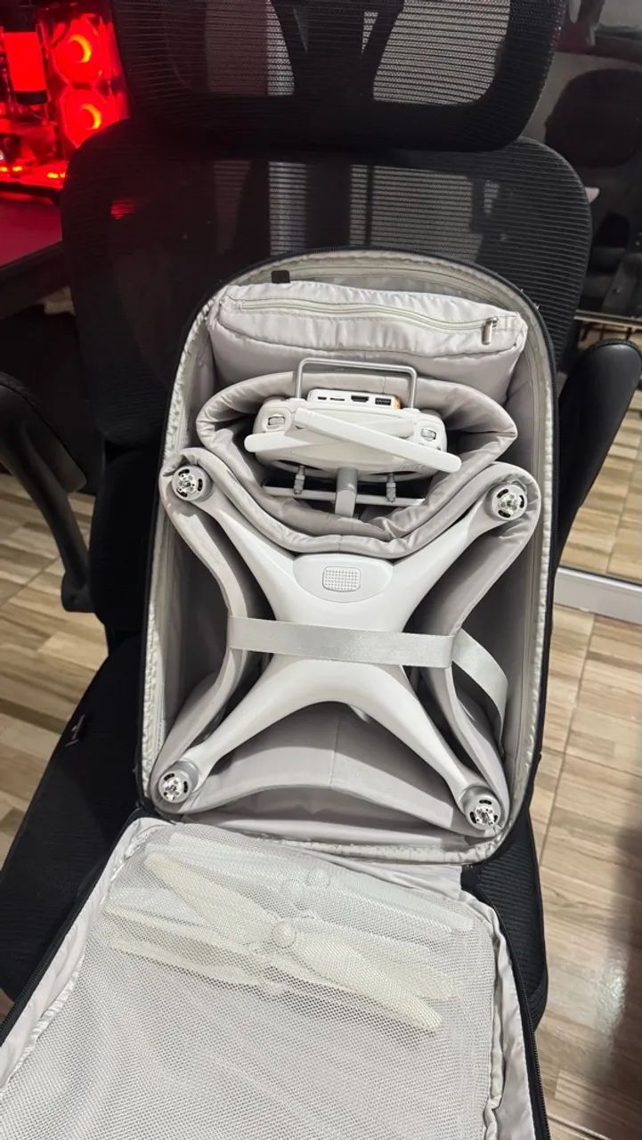 DJI Phantom 4 Pro+ com controle com tela integrada + mochila - R$ 2.000 - Foto 5