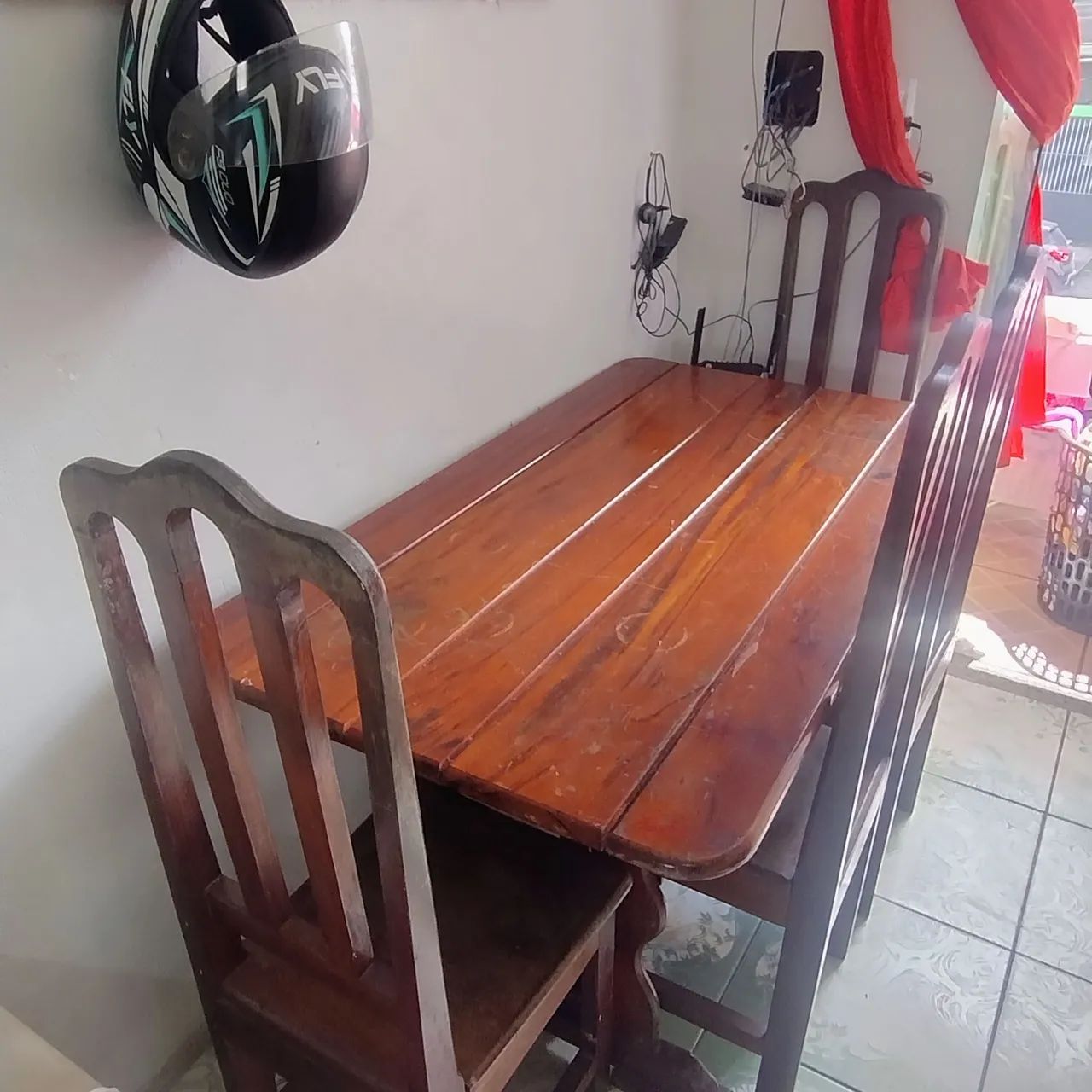 Vende-se uma mesa com 4 cadeiras  - Foto 2