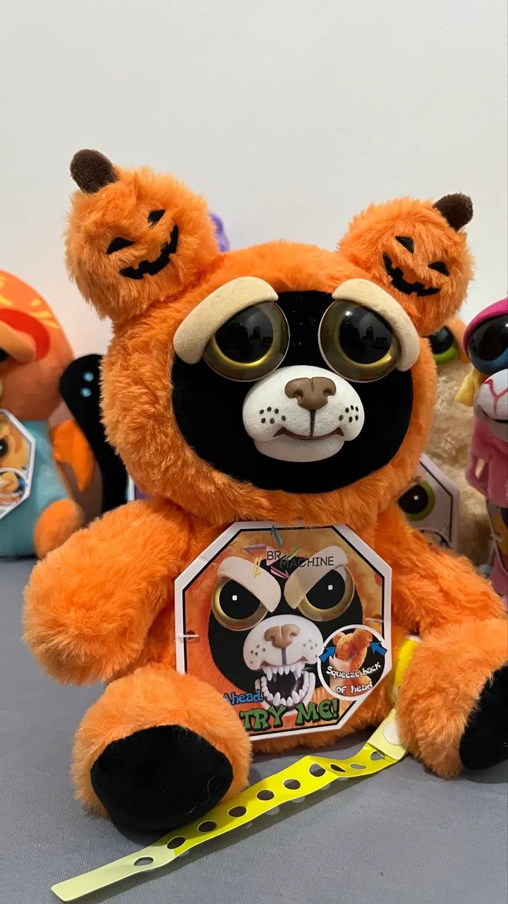 Feisty pets Halloween muda a face br machine