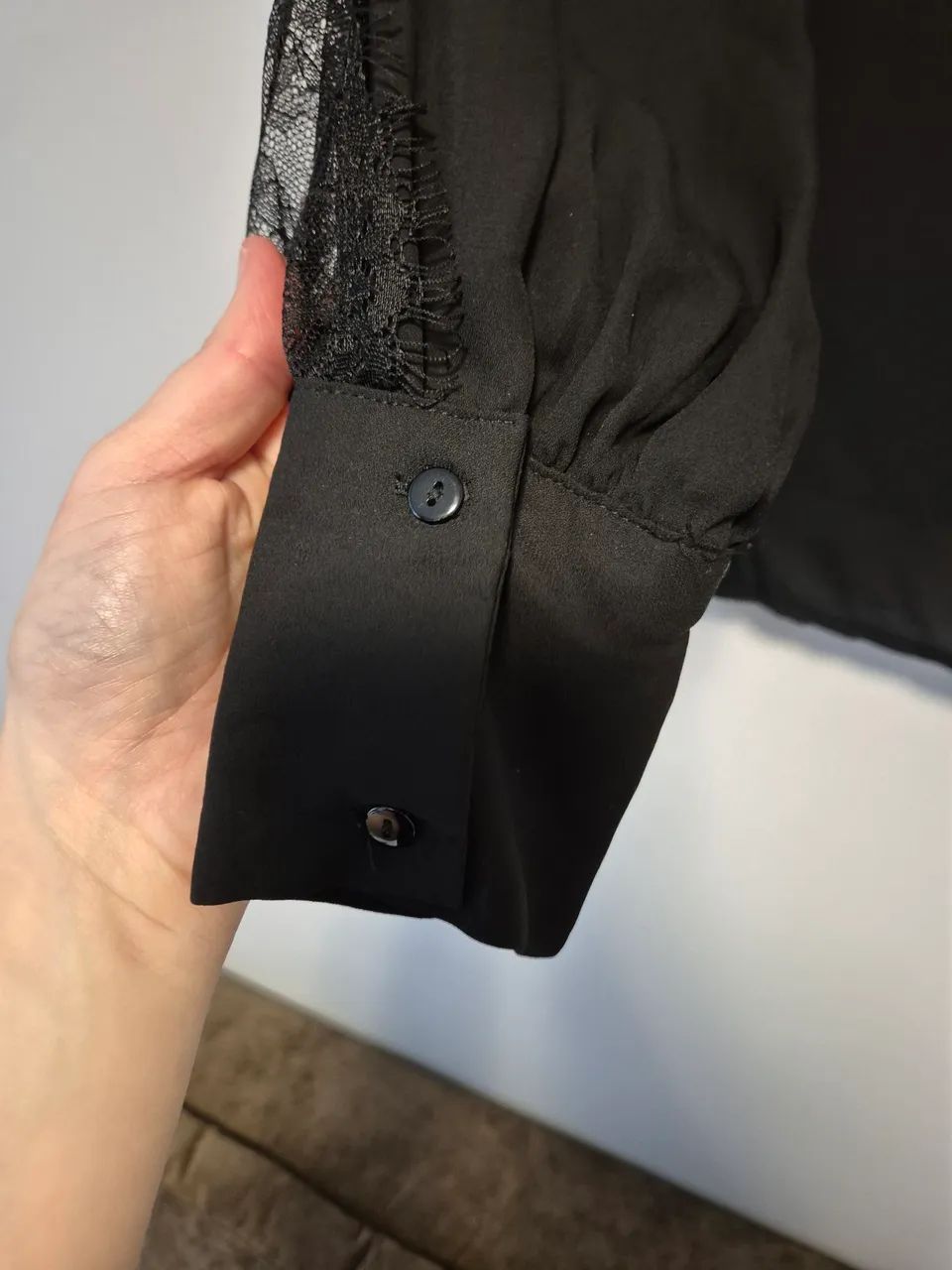 camisa feminina preta com renda - Foto 4