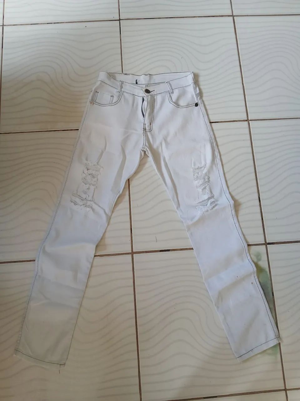 Calça rasgada 