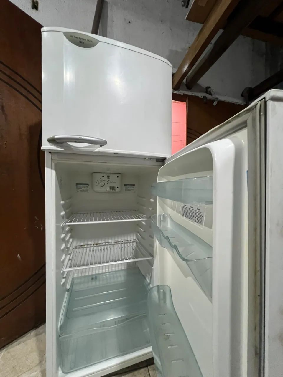 Geladeira Electrolux Biplex 340L voltagem 127vw Zerada  - Foto 3