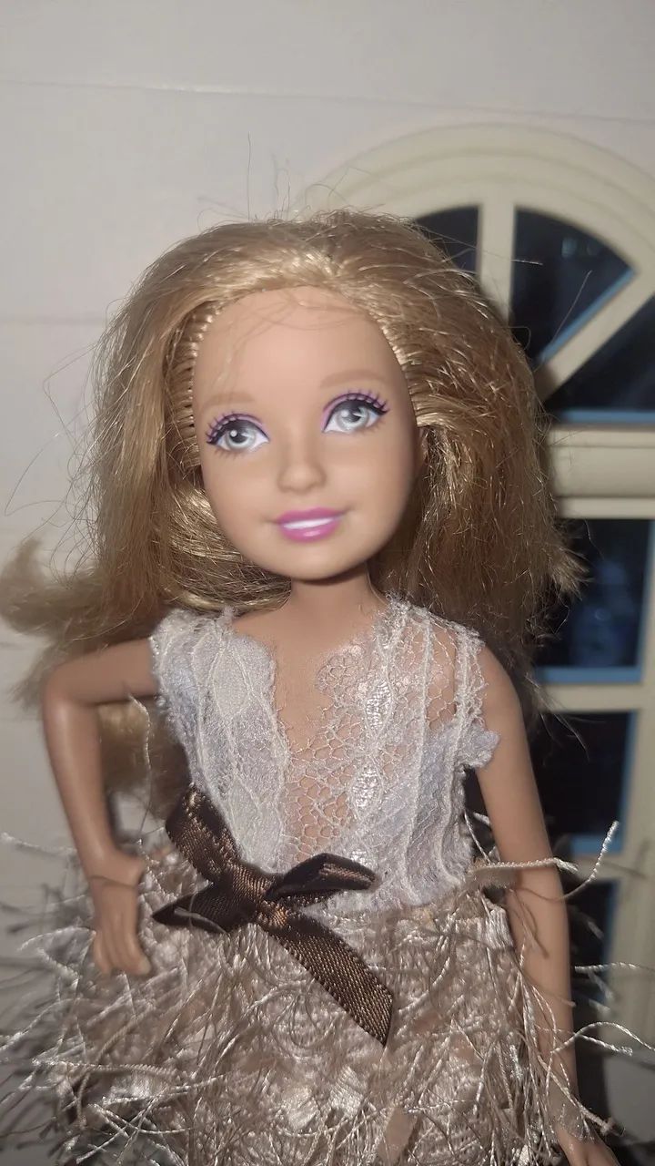 Boneca stacy irmã da Barbie mattel 2010
