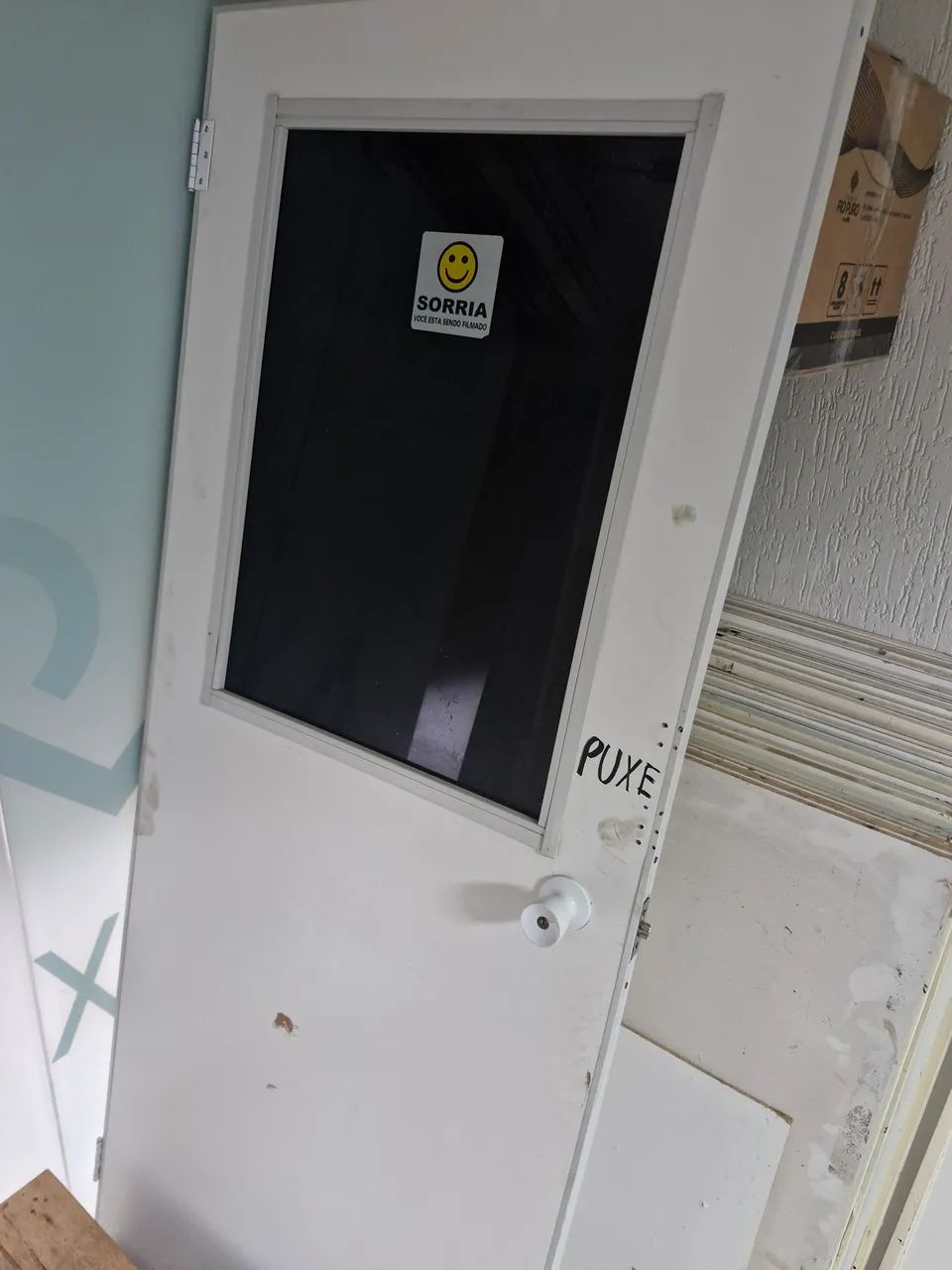 PORTA DIVISÓRIA COM VIDRO