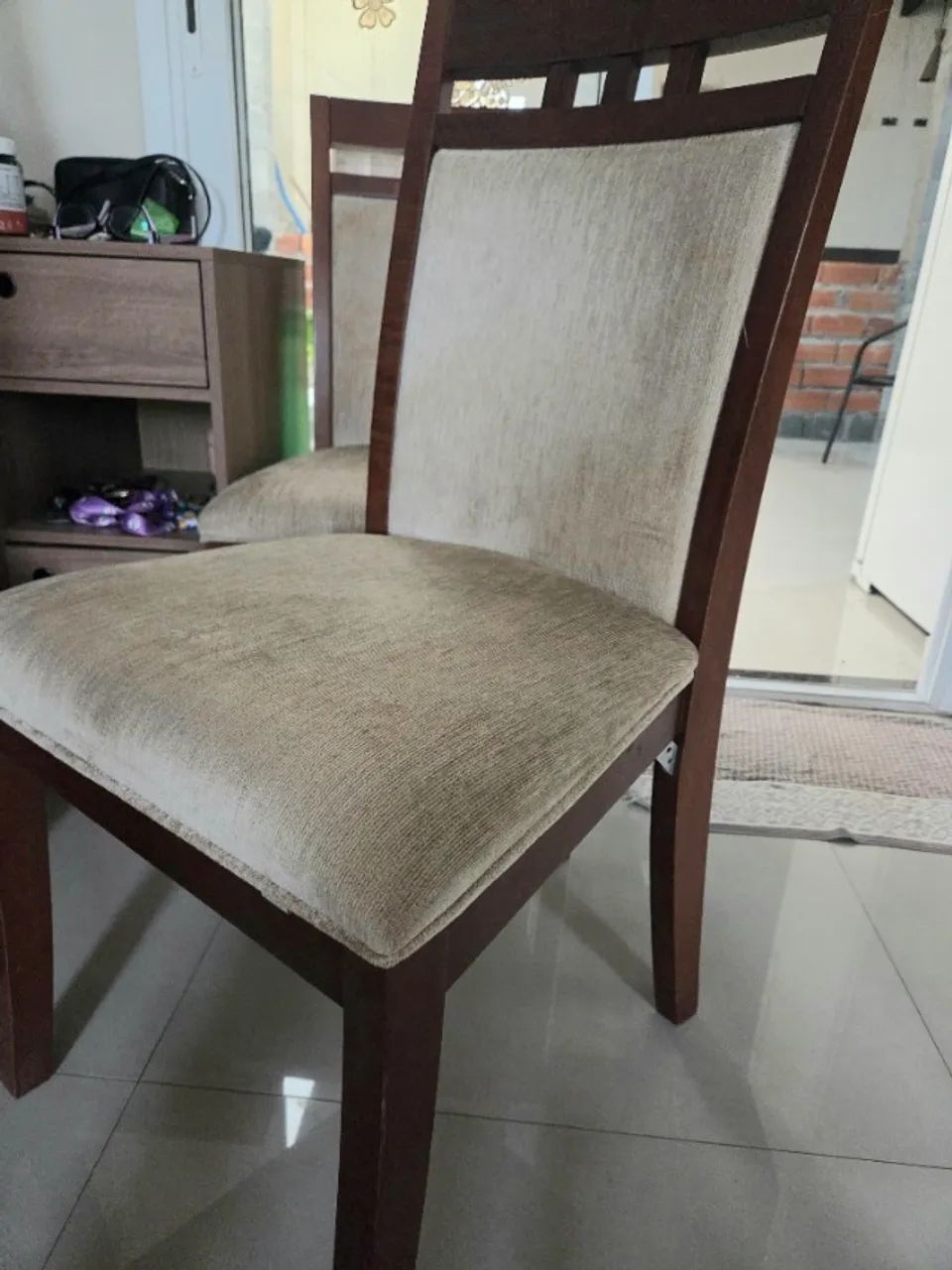 Vendo 8 cadeiras madeira maciça 