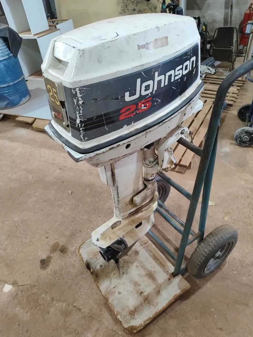 Motor de popa Johnson 25 moderno. * - Foto 2