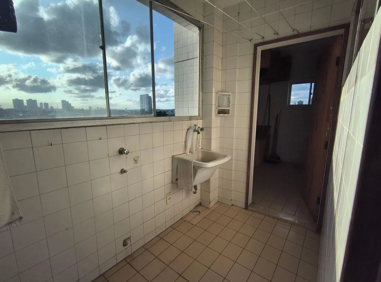 Apartamento à venda no EDIFÍCIO ACAUÃ, MADALENA, Recife, PE - Foto 3