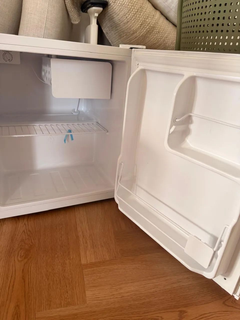 Frigobar philco 47 litros compacto porta reversivel - Foto 2