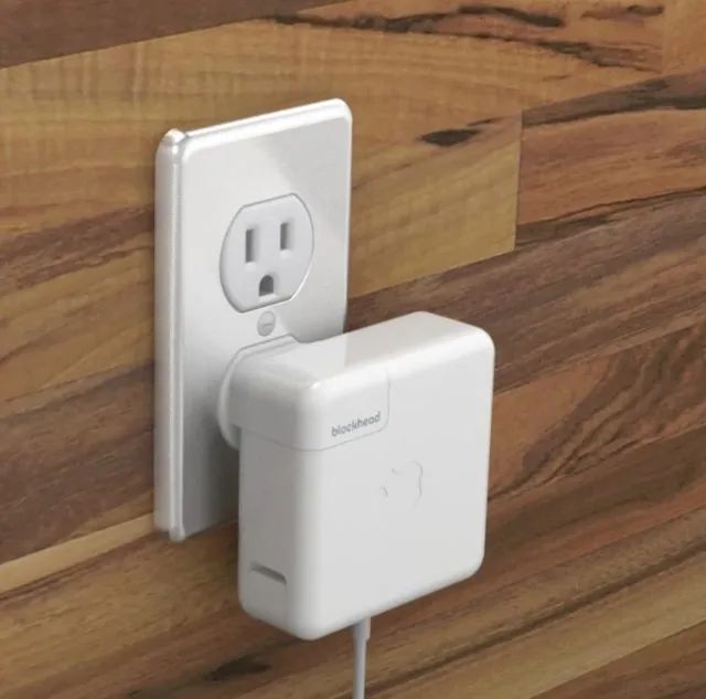 Blockhead - Adaptador Tomada Macbook iPad - Ten One Design - Foto 5