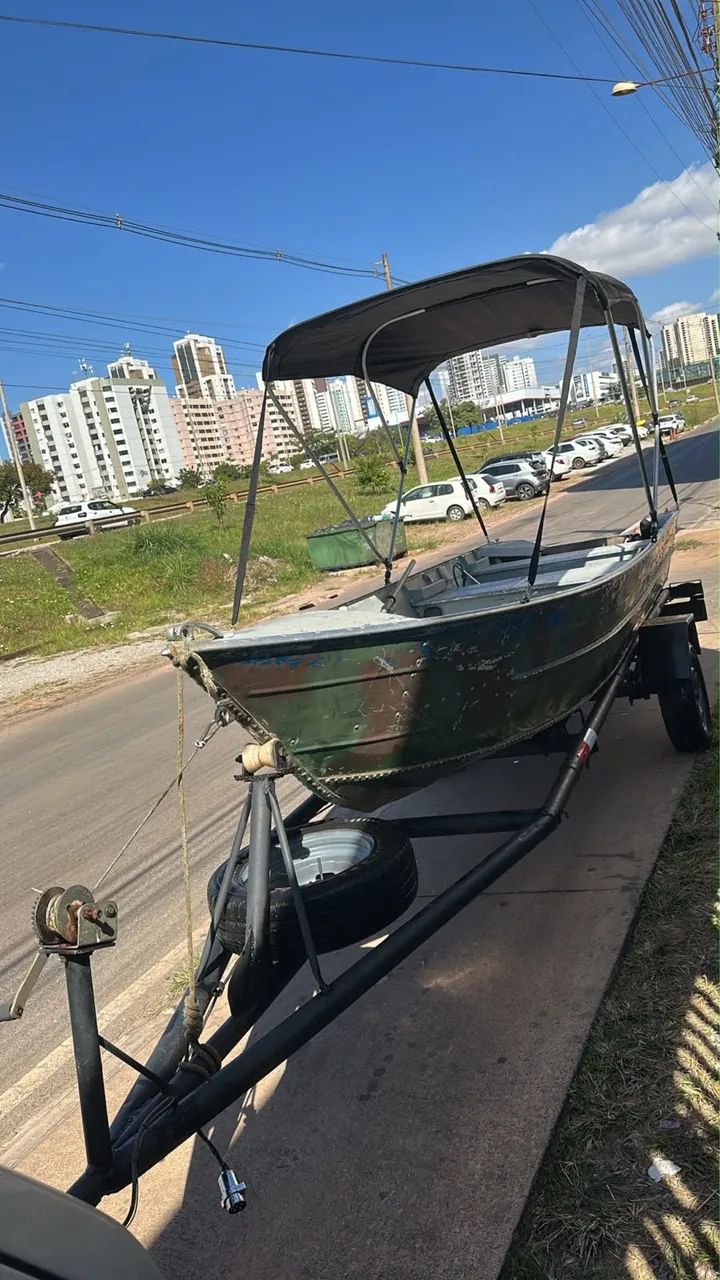 VENDE-SE BARCO COM MOTOR E CARRETINHA  - Foto 2