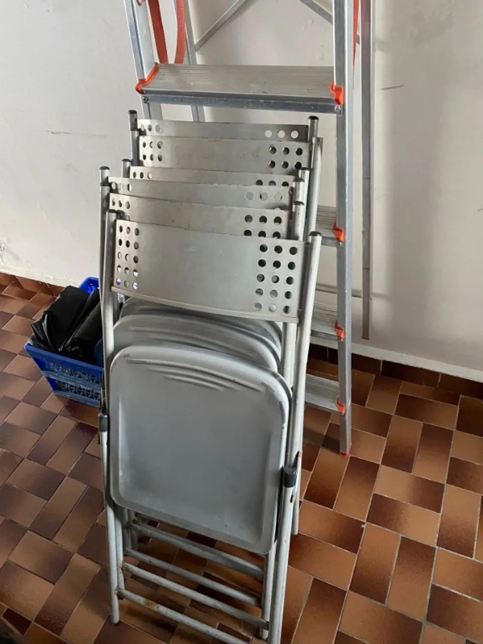 mesas e cadeiras