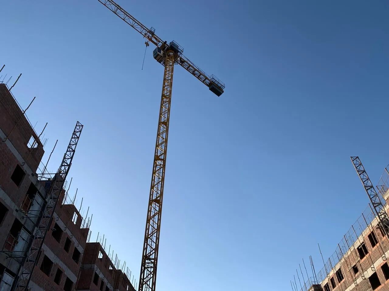 Elevadores cremalheira e gruas disponíveis para venda e locação  - Foto 5