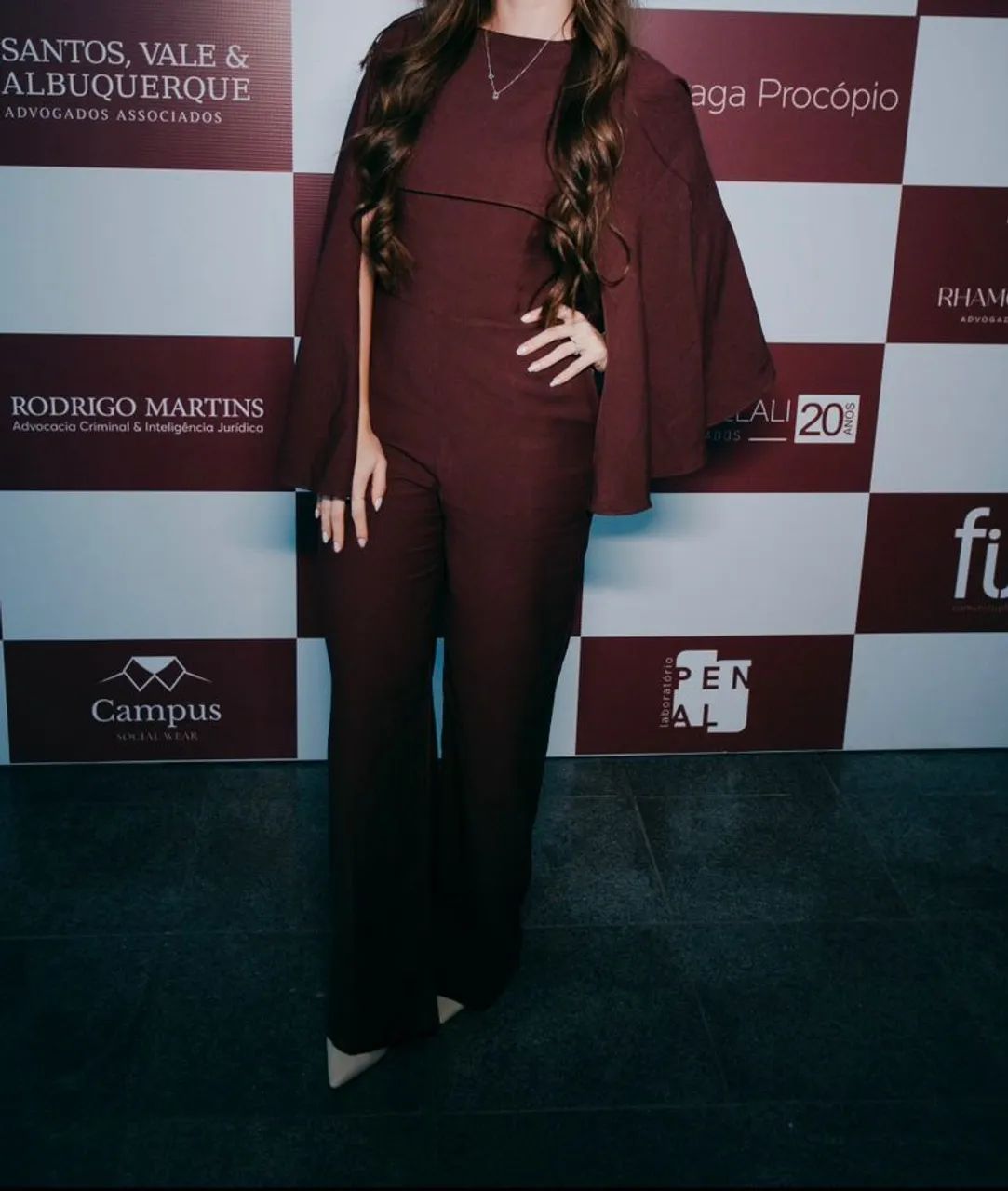 Macacão vinho formal