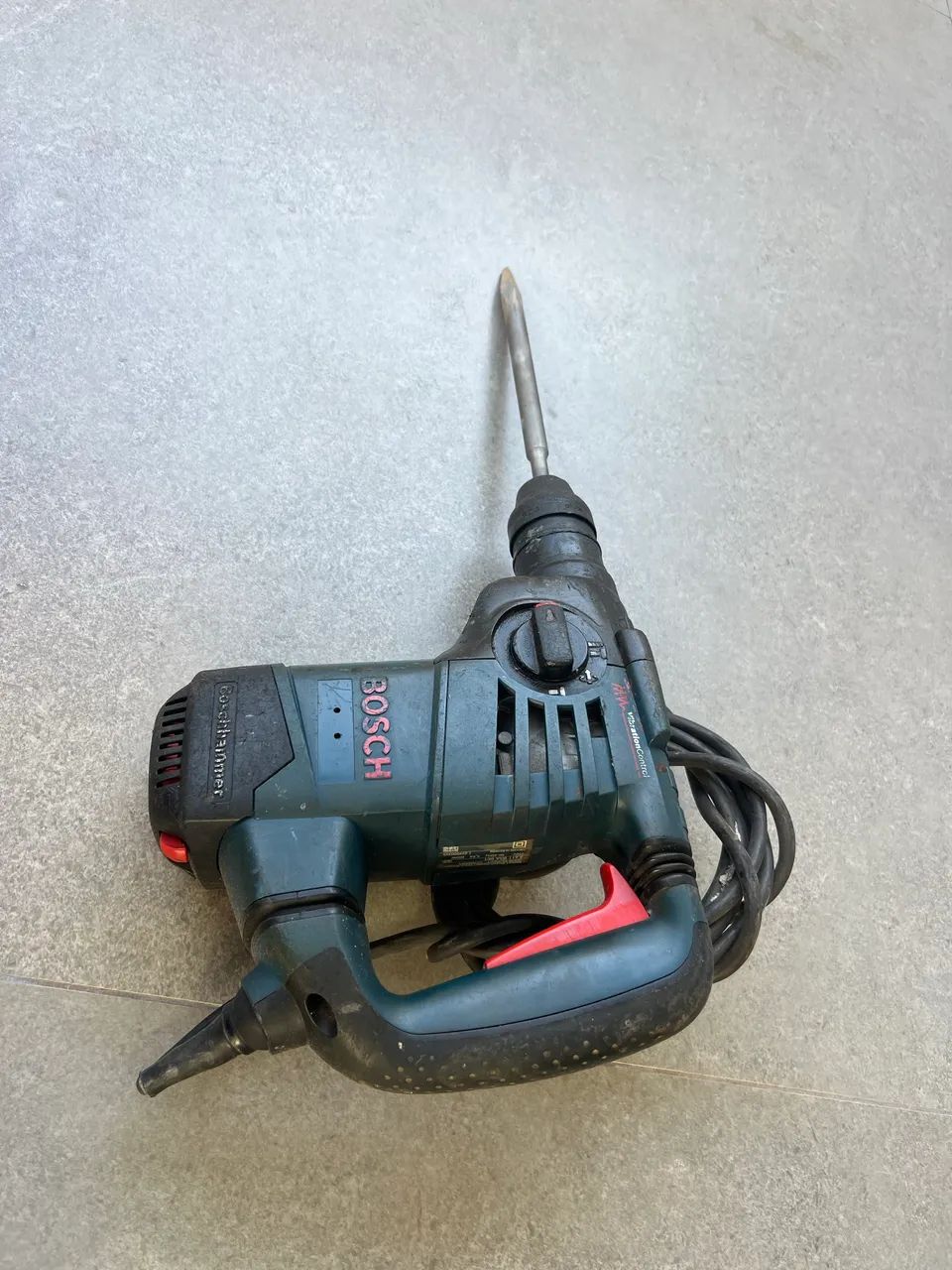 Martelete eletropneumático Bosch Professional GBH 3-28 DRE azul com 800W de potência
