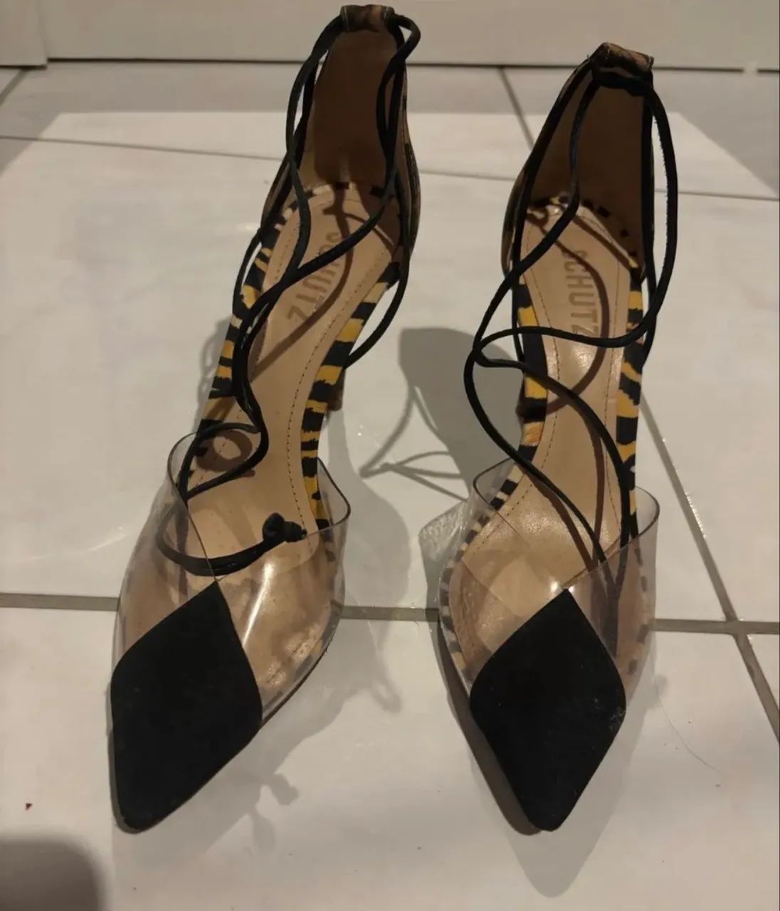 Scarpin Schutz onça com transparência  - Foto 2