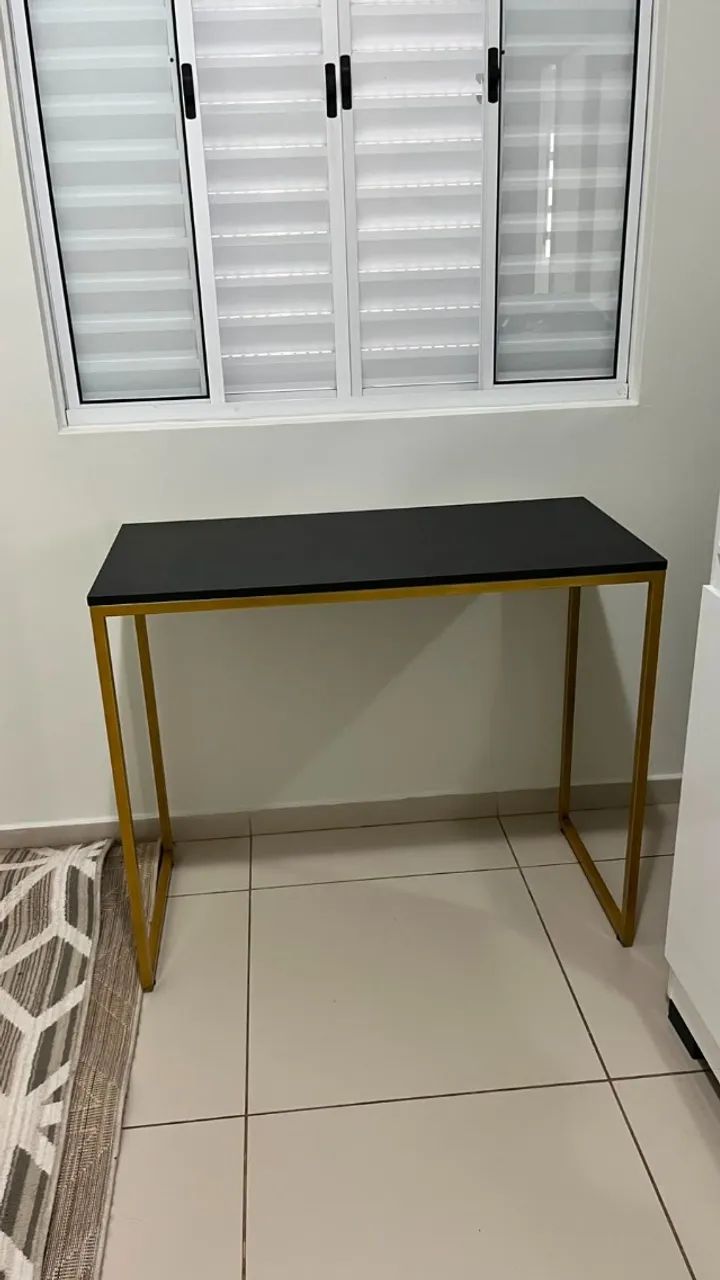 Mesa em MDF Preta com Estrutura Dourada - NOVA  - Foto 2
