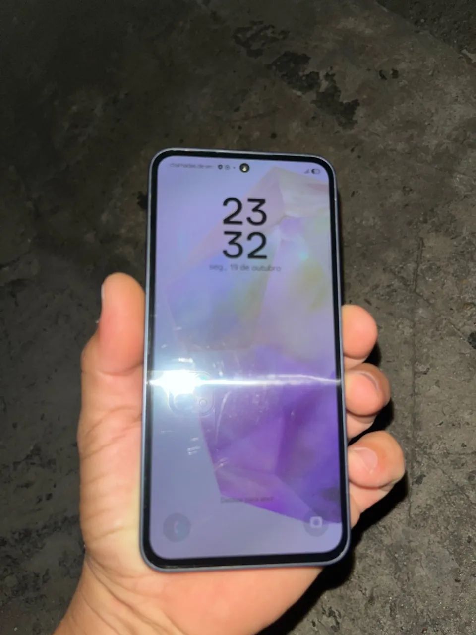 Celular A35.    5G