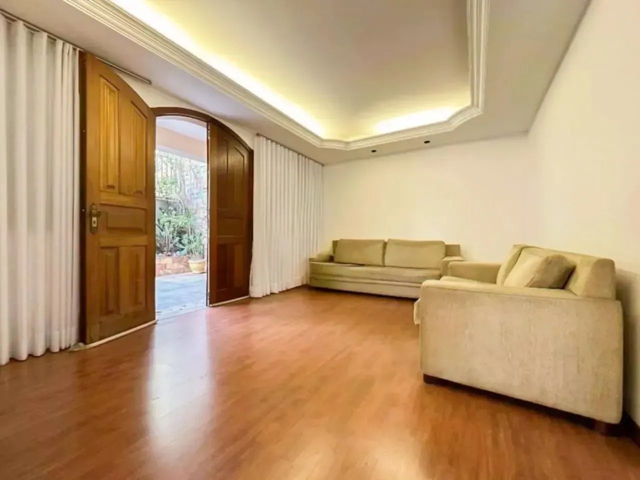 Casa à venda com 04 quartos no bairro Caiçara