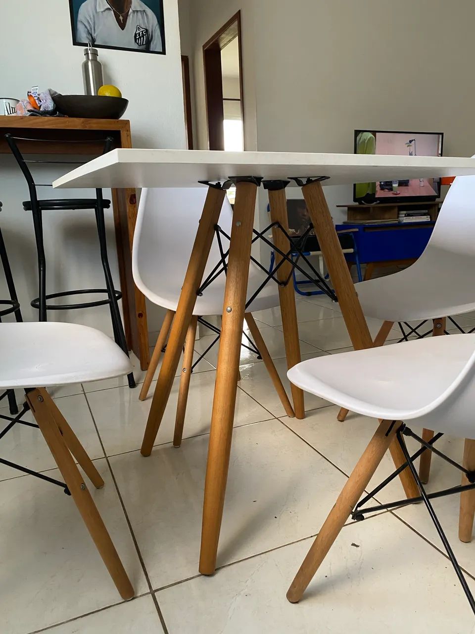 Conjunto Mesa eames 4 cadeiras  - Foto 2