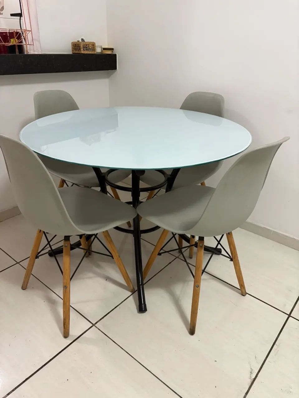 Mesa de jantar 4 lugares 