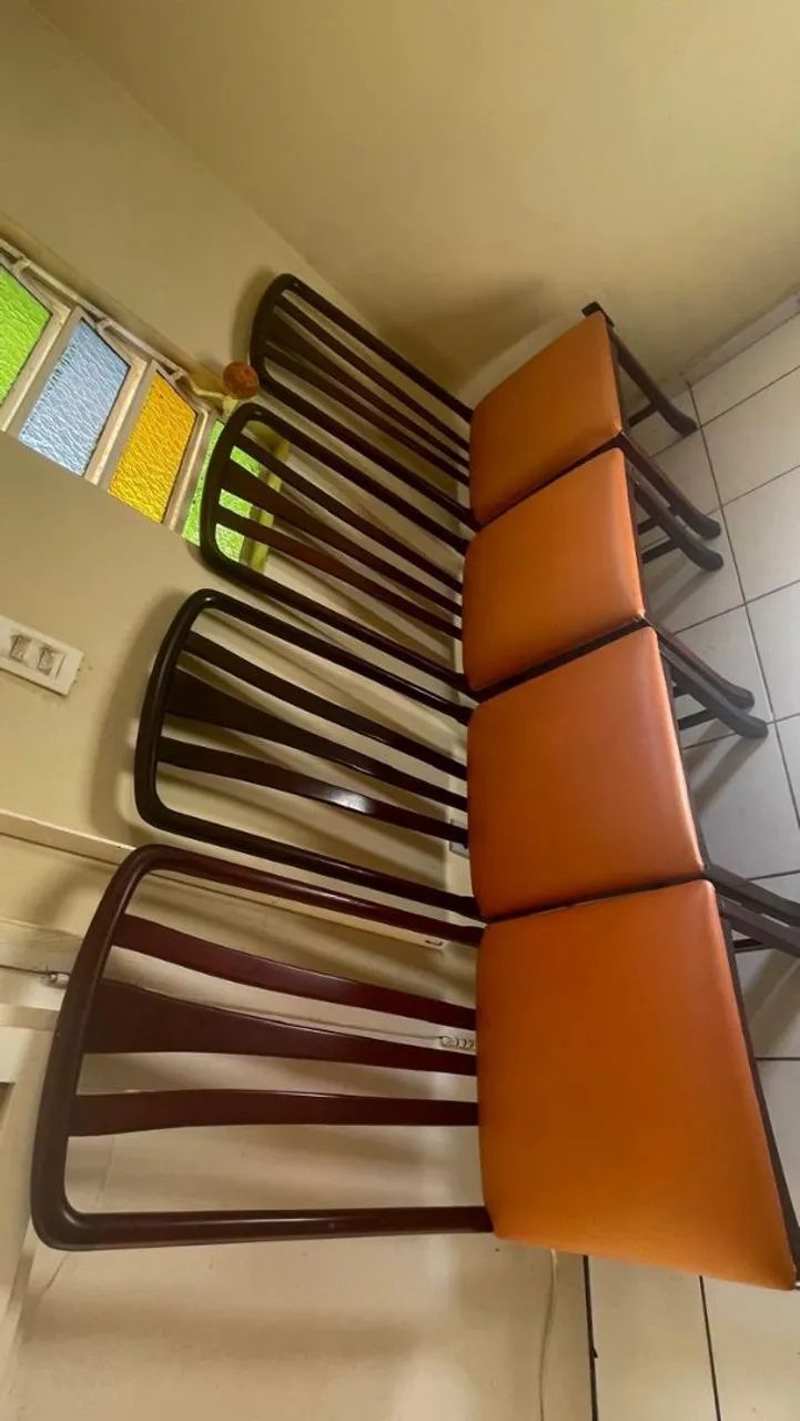 Vendo mesa de madeira com vidro  - Foto 2