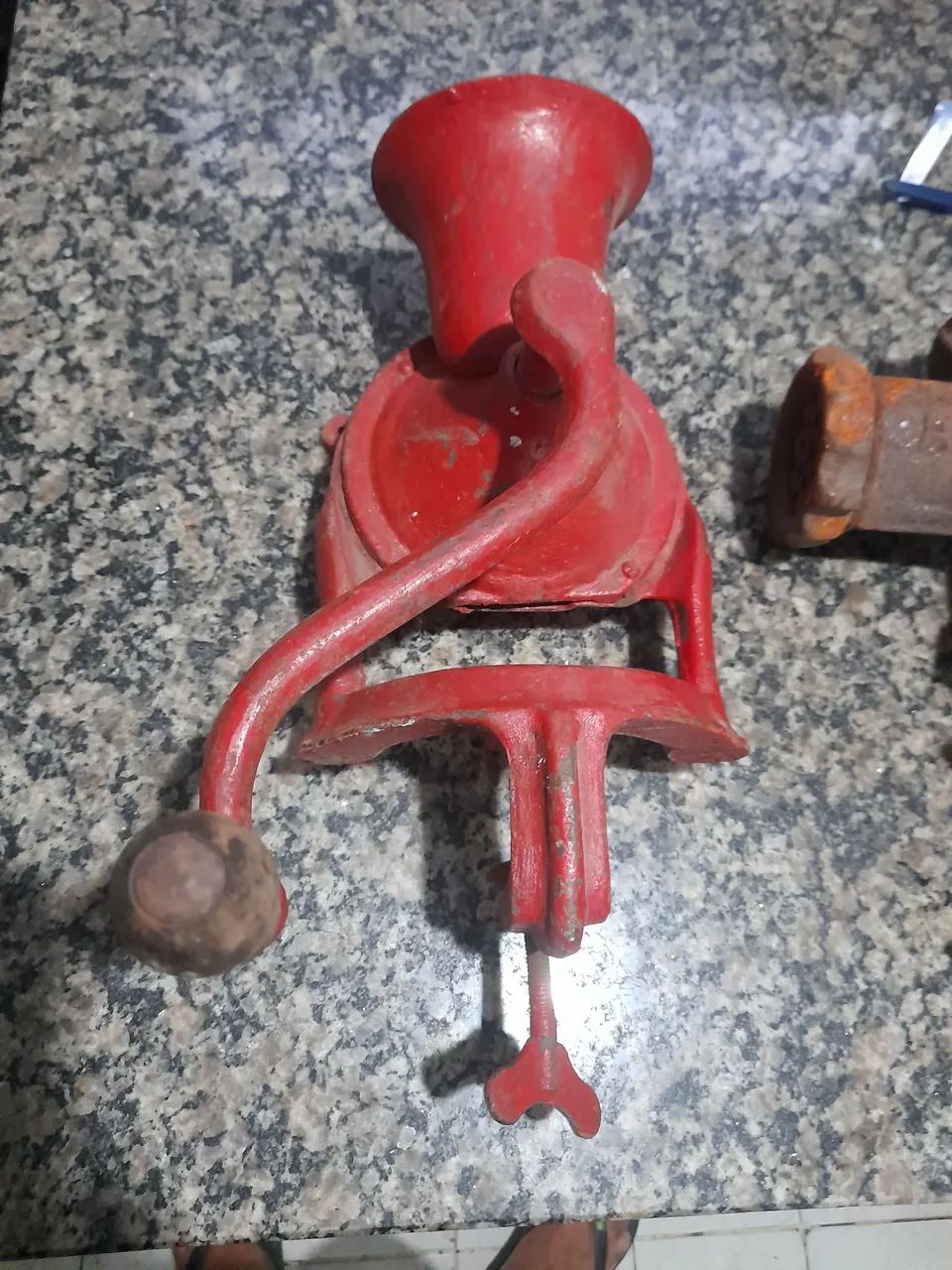 Vendo este moedor de cafe antigo e esse moedor de carne  excelente para decoração  - Foto 5