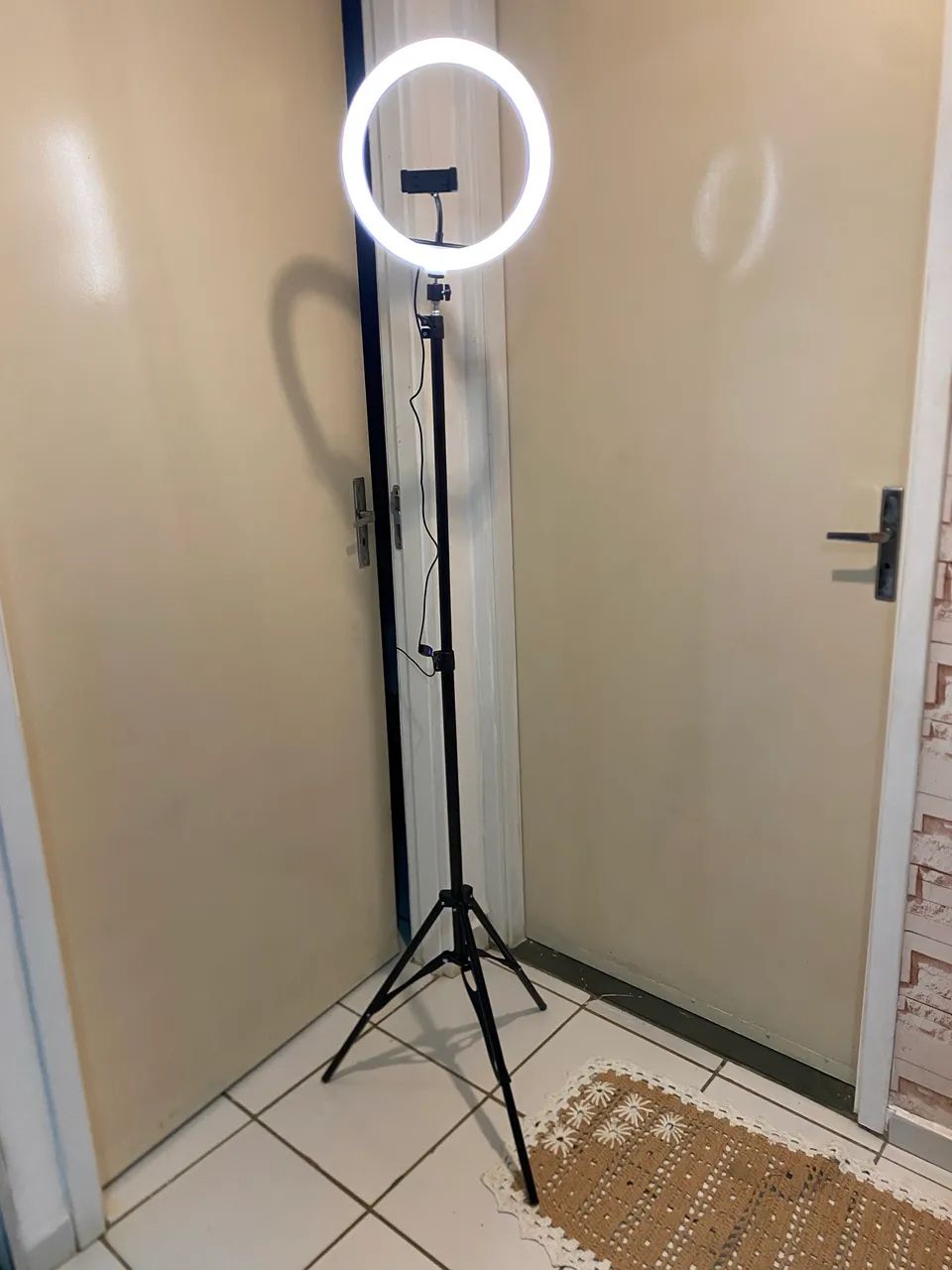 RING LIGHT 12 POLEGADAS COM SUPORTE PARA CELULAR NOVO LACRADO  - Foto 3