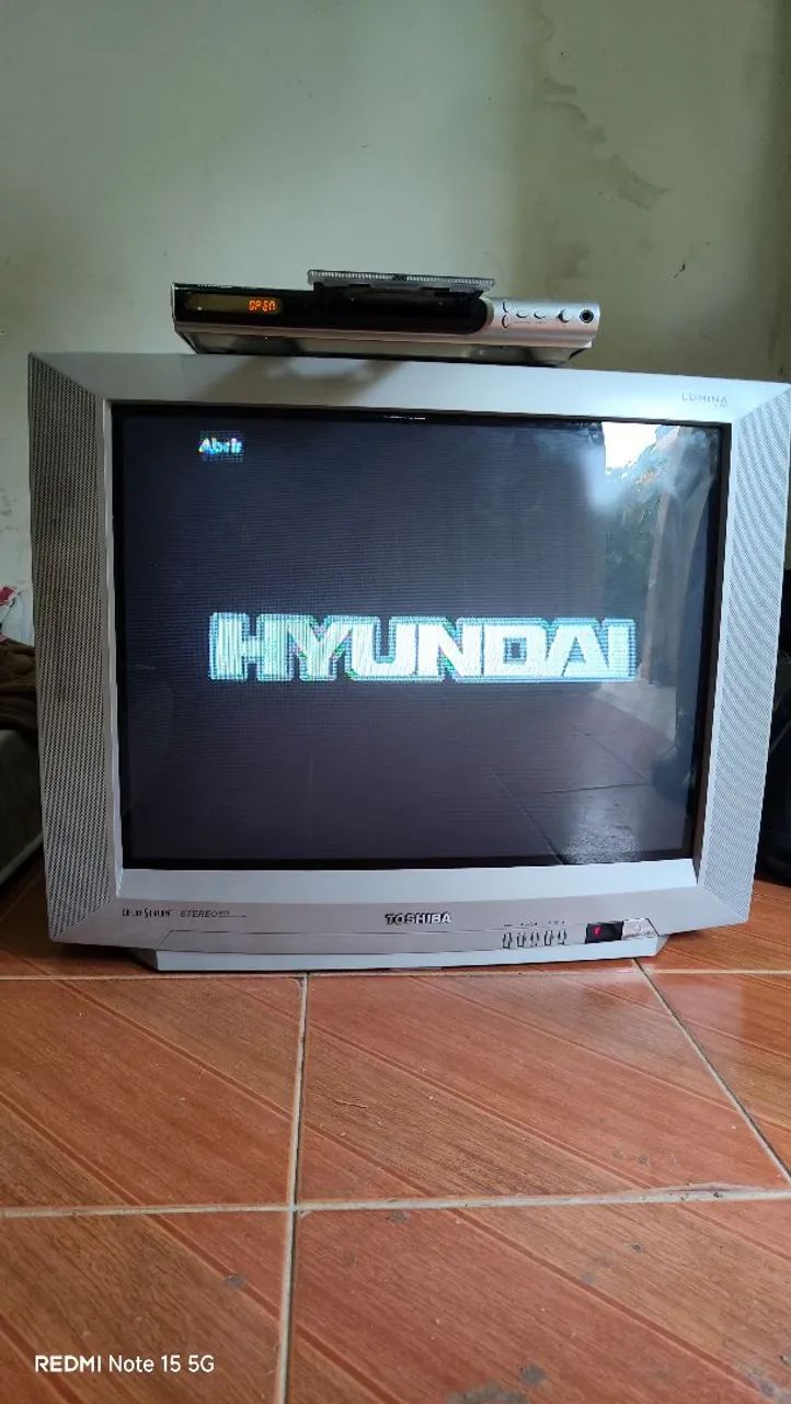 Tv, e dois Dvd's em ótimo estado! - Peças e Acessórios para TV