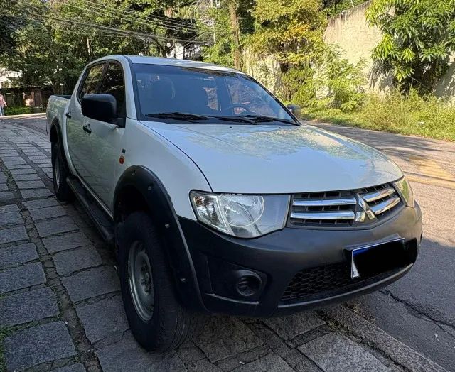 Mitsubishi L200 L200 Triton GLS 3.2 CD TB Int.Diesel Mec 2013