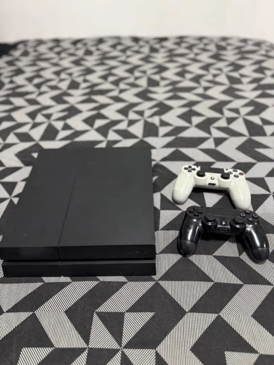 PS4 Fat 500GB + 2 Controles DualShock 4 Original e Branco - Foto 2